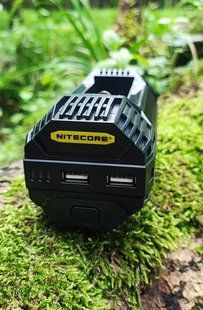 Швидка автомобільна зарядка Nitecore V2 010409 фото