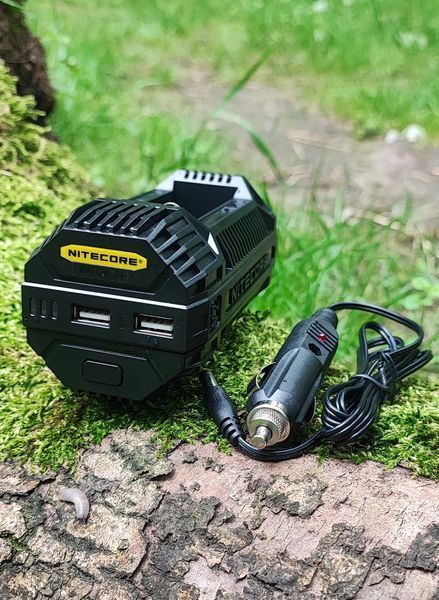 Швидка автомобільна зарядка Nitecore V2
