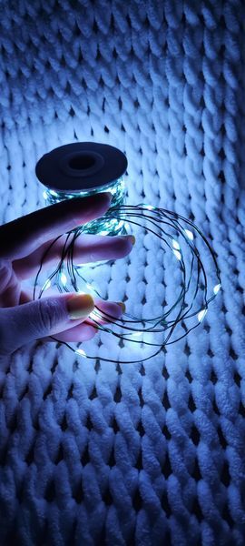 Світлодіодна новорічна святкова гірлянда роса 50м 500LED водостійка (IP44) холодне біле світло, зелена основа