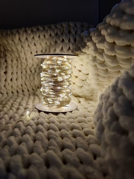 Гирлянда роса 50м 500LED водостойкая (IP44) с пультом управления теплый белый свет, белое основание, 8 режимов 130105 фото
