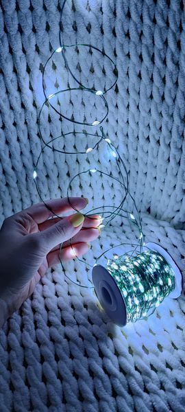 Світлодіодна новорічна гірлянда роса 50м 500LED водостійка (IP44) холодне біле світло, зелена основа, з пультом, 8 режимів
